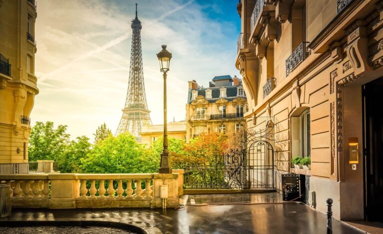 París: Un recorrido por la ciudad y su historia.